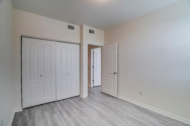 Building Photo - 576 Ferrule Dr
