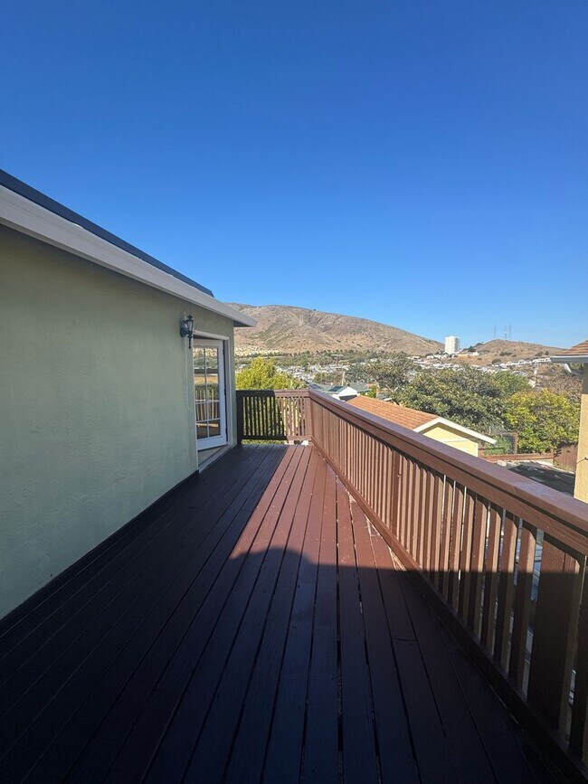 Building Photo - Spacious 3BR/2BA home in South San Francisco