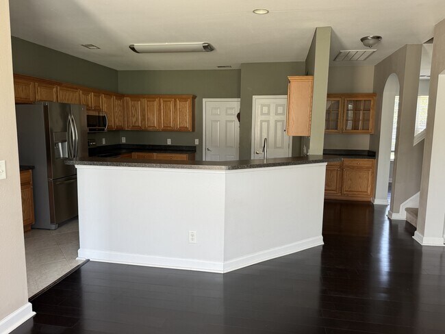 Building Photo - 717 Gazania Ln