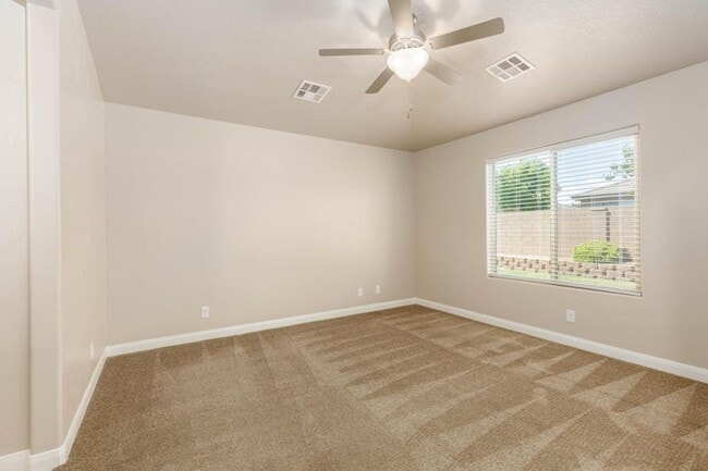 Building Photo - Beautiful 4 Bedroom Home!