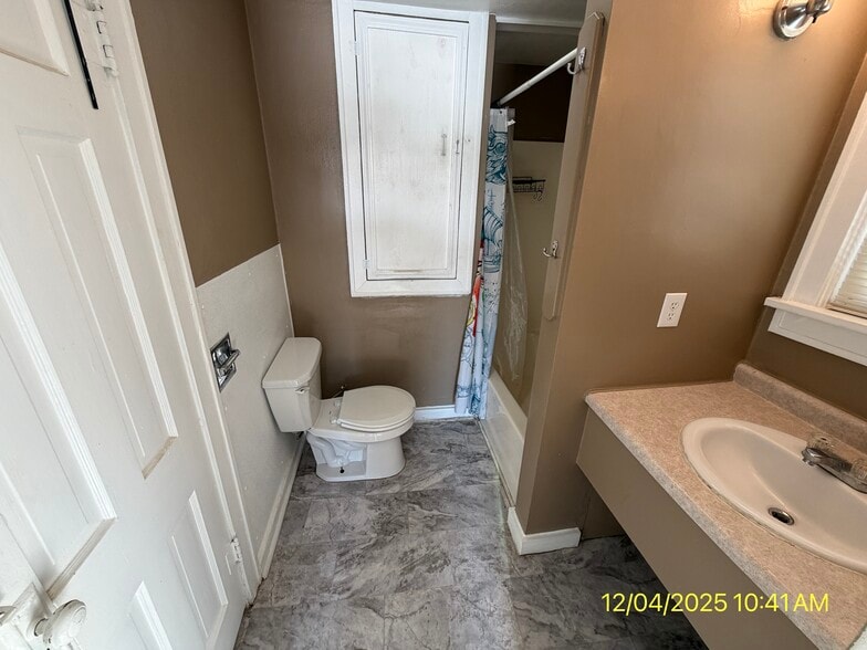 Building Photo - 1711 E Lynn St