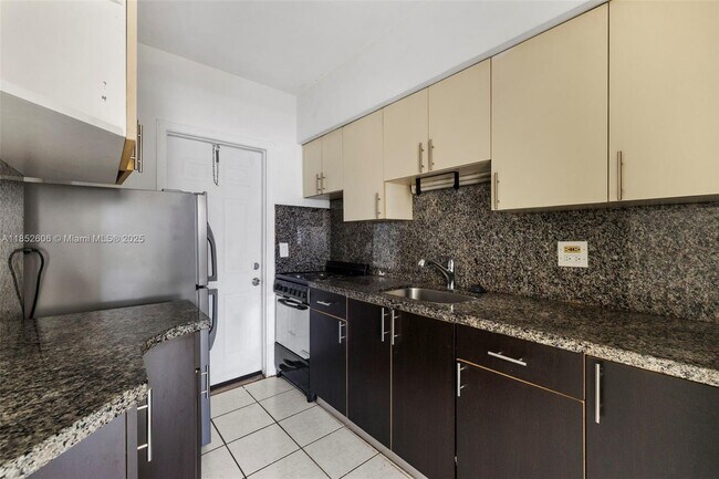 Building Photo - 770 83rd St