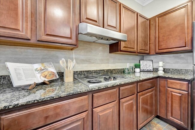 Building Photo - 7134 Mapleridge St