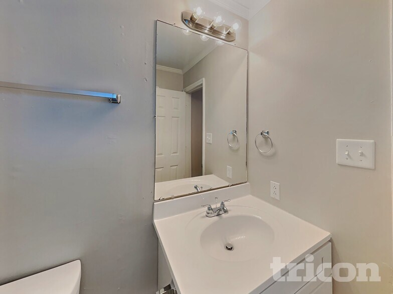 Building Photo - 6304 Clearwater Dr