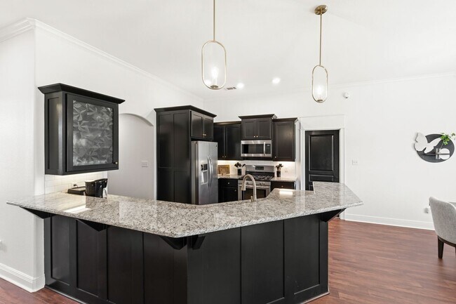 Building Photo - 8912 Wildwood Way