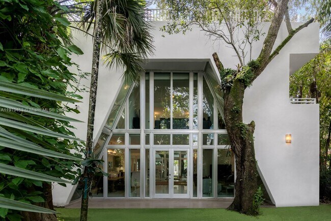 Building Photo - 3861 Kumquat Ave