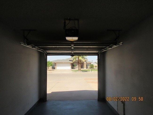 Building Photo - 1600 Hartsdale Dr