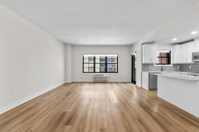 Building Photo - 11 Purdy St