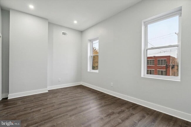 Building Photo - 2358 E York St