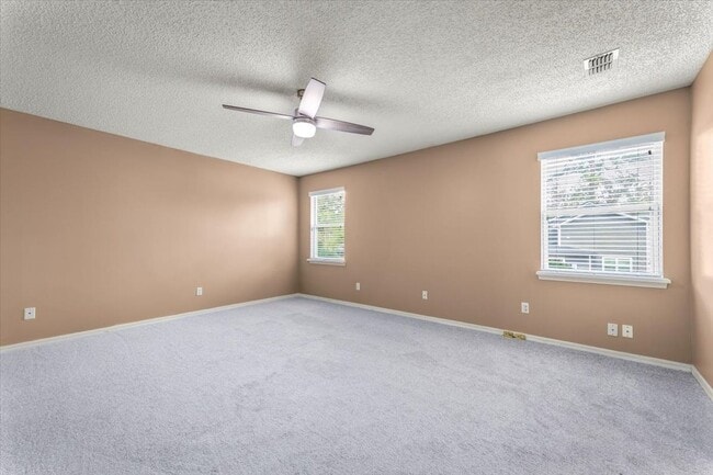 Building Photo - Beautiful 4BR Home with Fireplace, Screene...