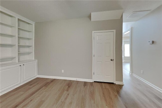 Building Photo - 1209 Lainster Dr SE