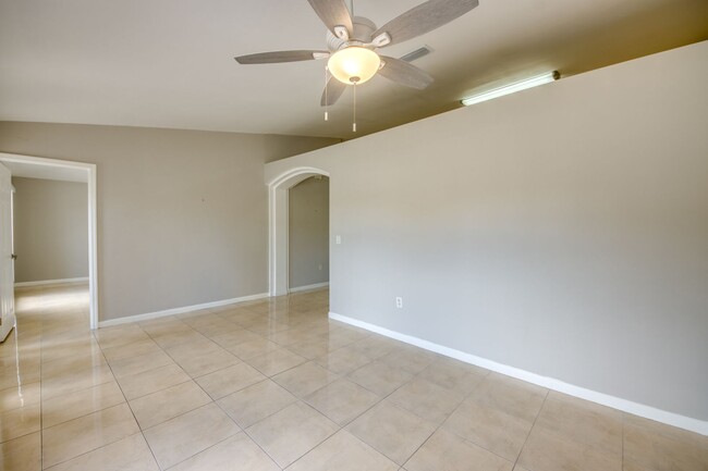 Building Photo - 2462 Nature Pointe Loop