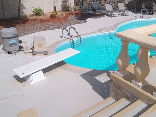 Building Photo - Entertainers Delight Beautiful Pool home Available May 12 to Sept 15, 2026