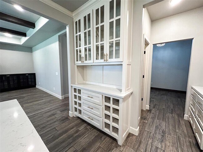 Building Photo - 8201 Crew Ln