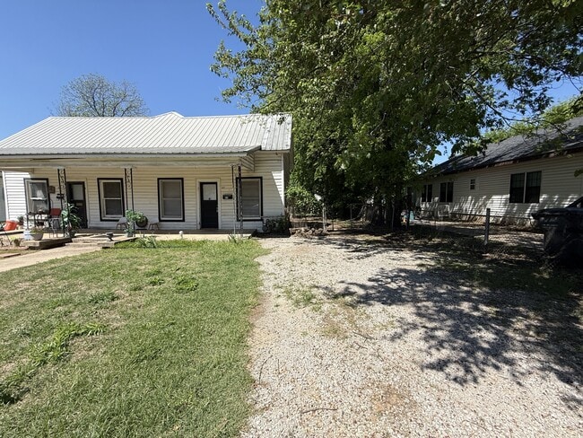 Building Photo - 817 Hargrove St