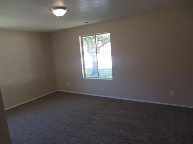 Building Photo - Amazing Home in Bloomington Hills