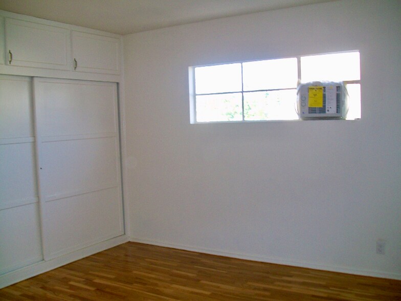 Building Photo - 1466 S Sherbourne Dr