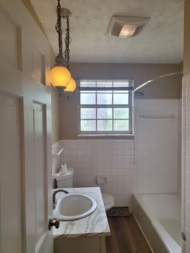 Building Photo - Basement Rancher located in Farragut