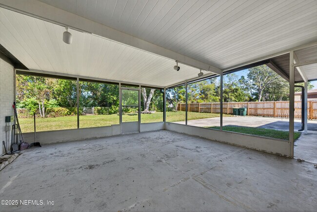 Building Photo - 6201 Grayling Dr