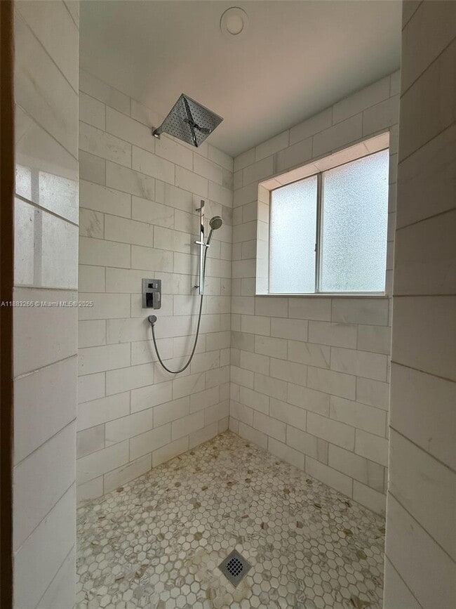 Building Photo - 7065 SW 164th Ct