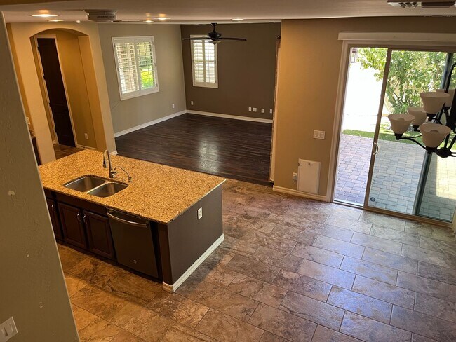 Building Photo - 1046 S Annie Ln