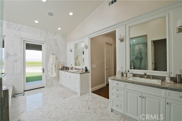 Building Photo - 27048 Triumph Ave