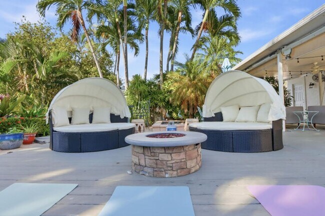 Building Photo - 1905 Meadow Ct