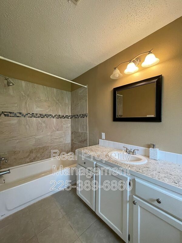Building Photo - 15482 Patricia Dale Dr