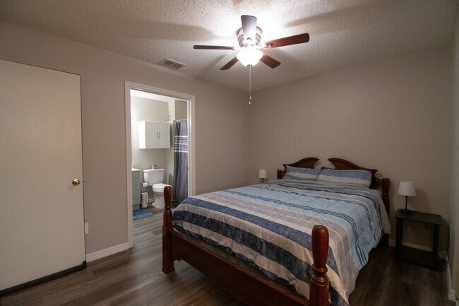 Building Photo - Windsor Park #313