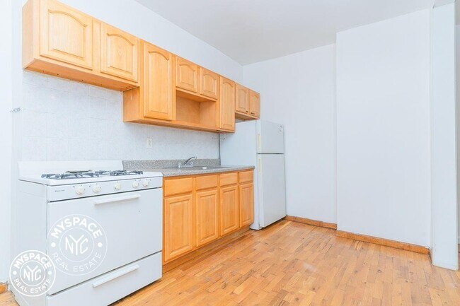 Building Photo - 77 Division Ave