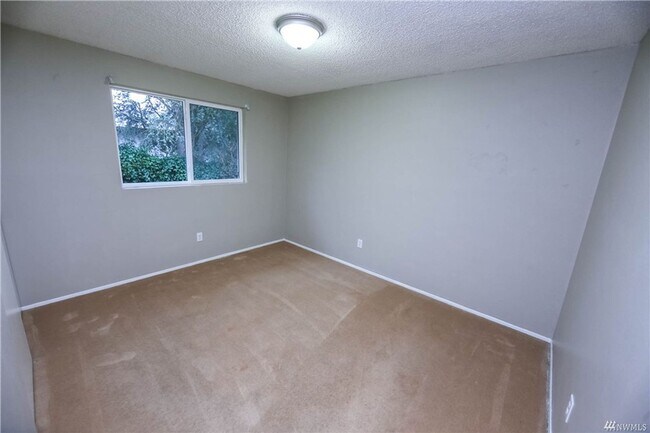 Building Photo - Very Nice Rambler In Quiet Cul de sac with Garage