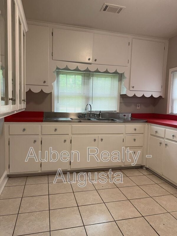 Building Photo - 328 Seminole Dr