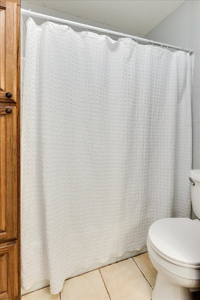 Building Photo - 2508 NE Turtle Creek Dr