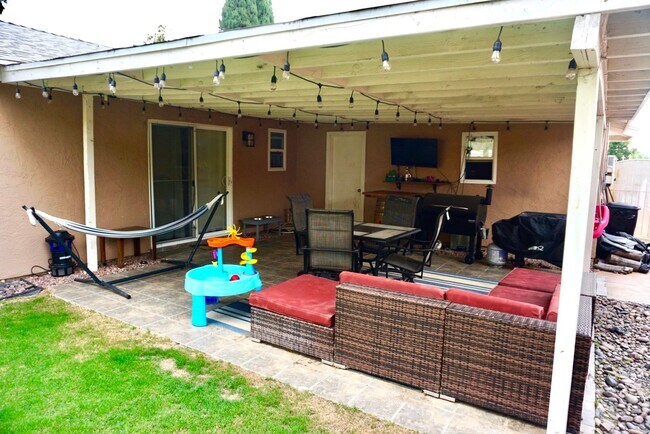 Building Photo - Quaint Four Bed/ Two Bath in Oceanside