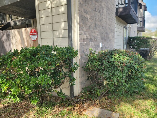 Building Photo - 12615 Brookglade Cir