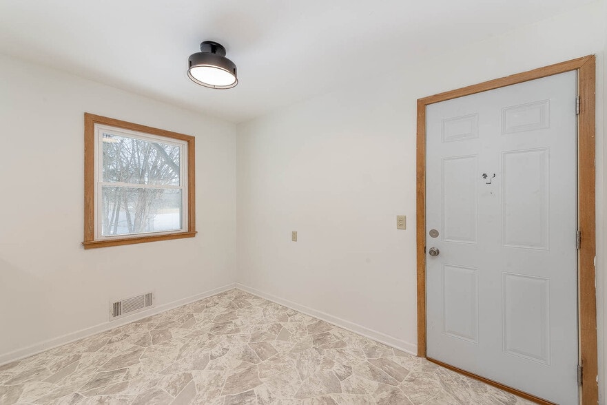 Building Photo - 113 Pfau St