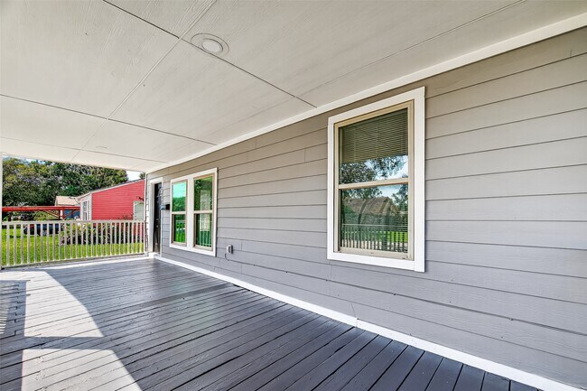 Building Photo - 2217 10th St