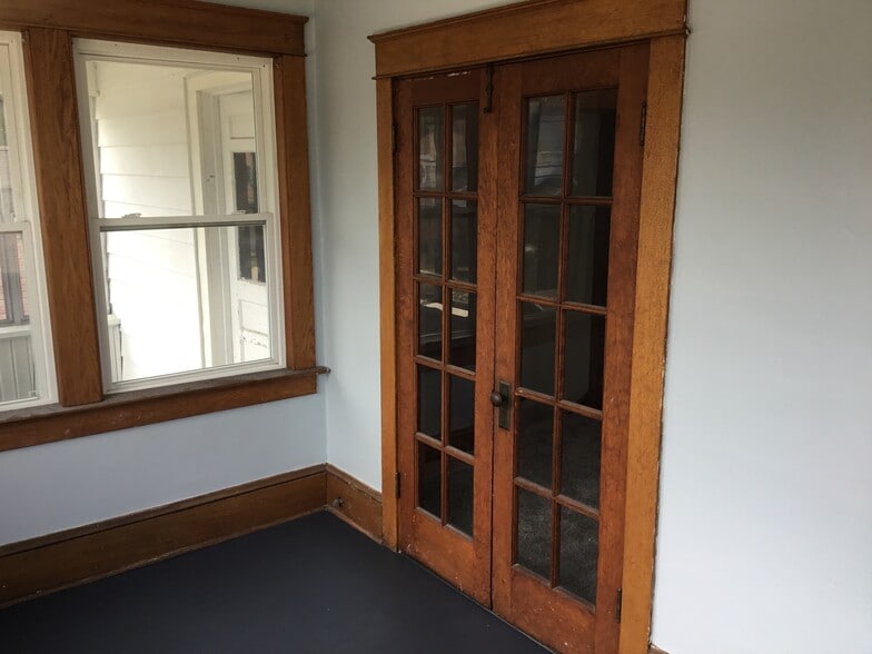 Building Photo - 918 W 32nd St