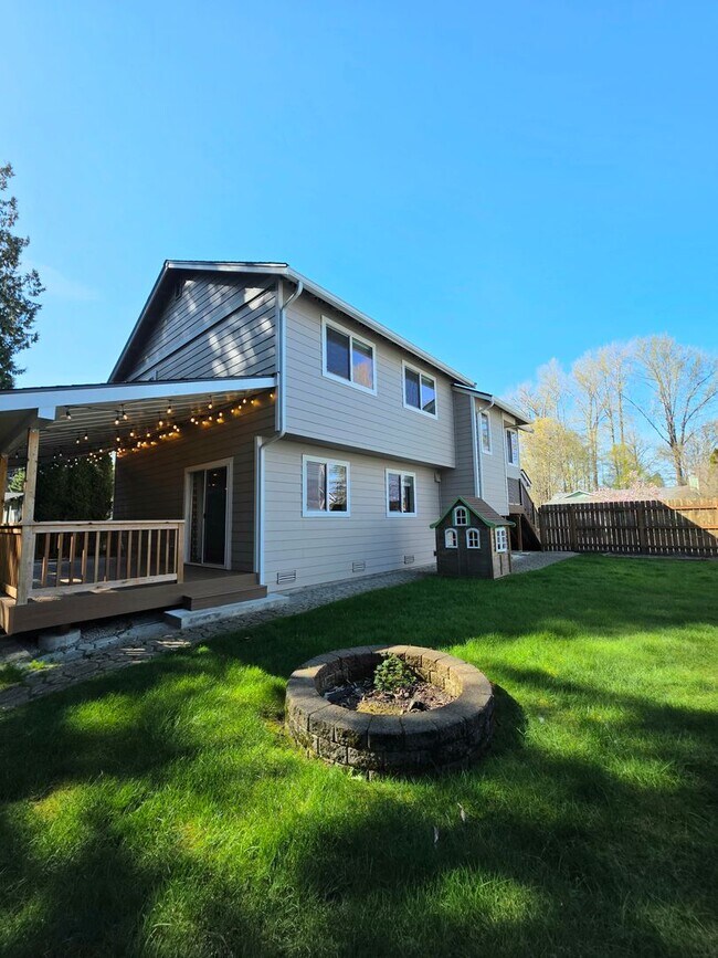 Building Photo - Auburn west hill 4 bedroom and 3 bathroom well maintained home.  Available NOW!