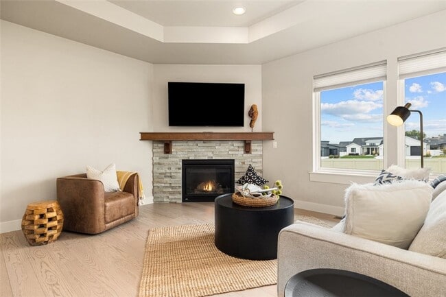 Building Photo - 4 Bed / 3 Bath Home in Silver Creek Estates (West End)