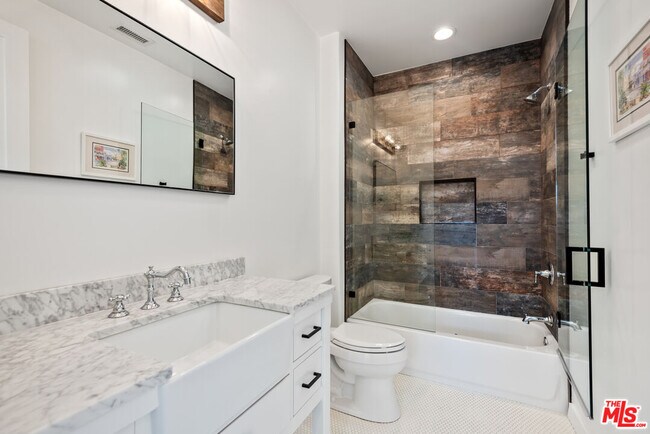 Building Photo - 23477 Palm Dr