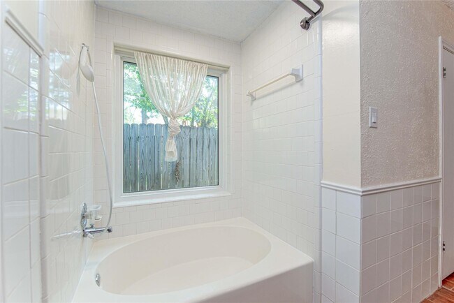 Building Photo - 25418 Sugar Valley Ln