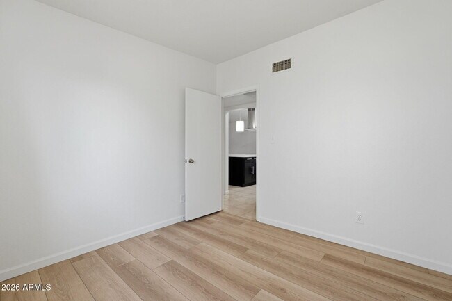 Building Photo - 2428 E La Jolla Dr