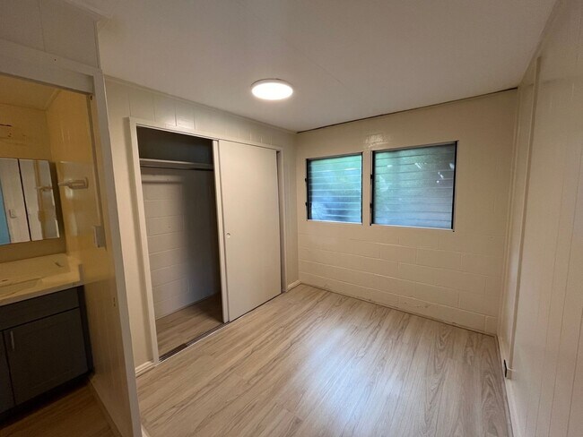 Building Photo - 1703-H