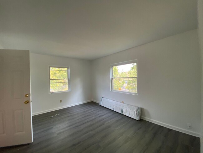 Building Photo - 108 Columbian Ave