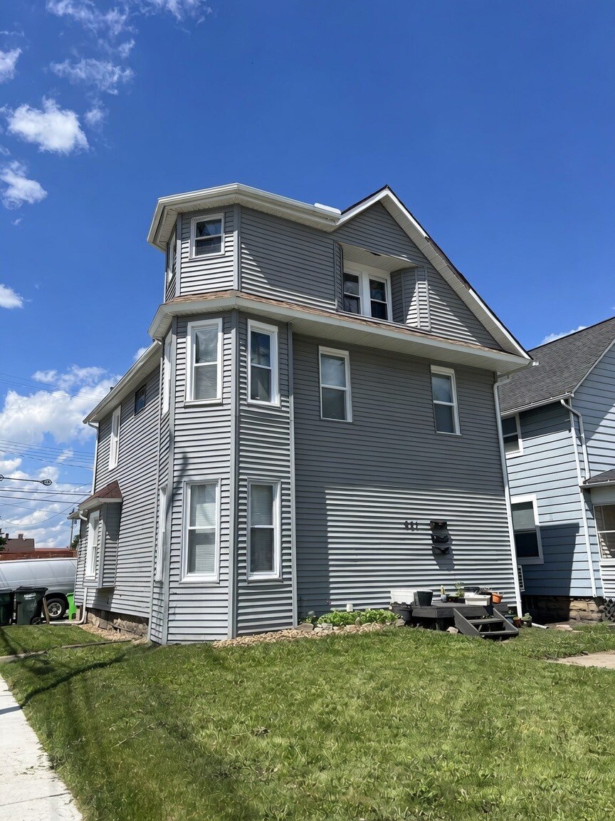 Building Photo - 651 Wooster Rd W