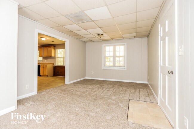 Building Photo - 6580 Short Rd