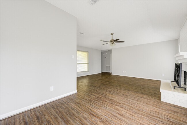 Building Photo - 1206 Park Ln