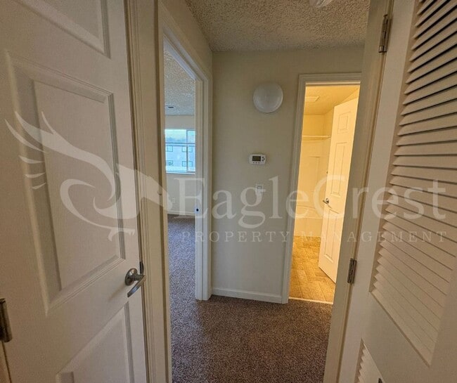 Building Photo - Two Bedroom Upstairs Unit in The Vineyards HOA **Half Off 2nd Month Rent**