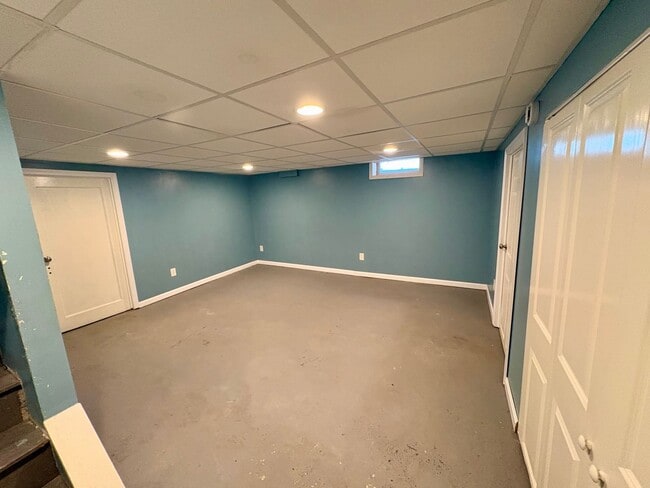 Building Photo - 4 Bedroom 1.5 Bath in Suburban SD- Large Yard/Deck and Garage